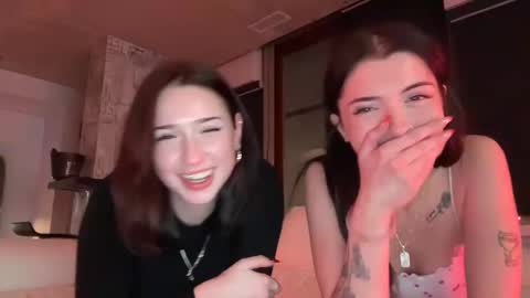 Snapshot of satans_snowbunny chatting on November 2025 01:47:01 AM satans_snowbunny online show from November 2025 01:47:01 AM