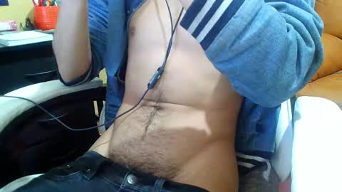 saturno_97 online show from February 2025 09:34:02 PM