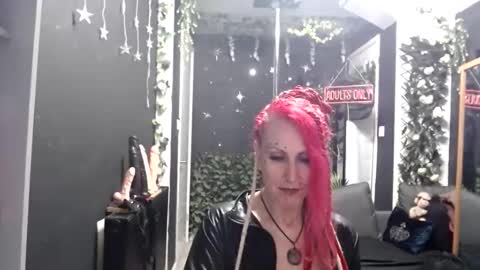 SaucySky online show from April 2026 09:19:01 PM