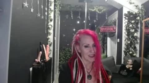 SaucySky online show from April 2026 08:25:02 PM