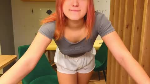 Snapshot of sav_anna chatting on December 2024 05:53:02 PM LUNA and ANNA online show from December 2024 05:53:02 PM