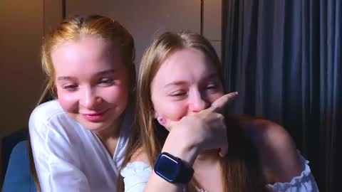 Snapshot of sav_anna chatting on January 2025 06:56:01 PM LUNA and ANNA online show from January 2025 06:56:01 PM