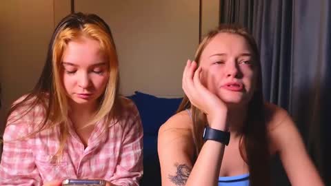 Snapshot of sav_anna chatting on January 2025 05:37:02 PM LUNA and ANNA online show from January 2025 05:37:02 PM