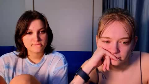 Snapshot of sav_anna chatting on September 2025 05:57:02 PM LUNA and ANNA online show from September 2025 05:57:02 PM