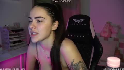 Naomi online show from November 2025 09:26:01 PM