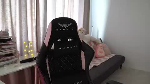 Snapshot of savvage_play chatting on June 2026 07:14:02 AM Naomi online show from June 2026 07:14:02 AM