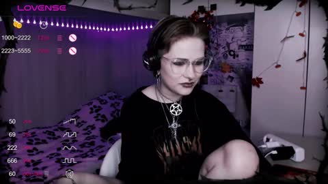 pronoun she. name Mary. age 21. online show from January 2025 12:11:01 AM