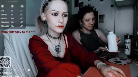 pronoun she. name Mary. age 21. online show from October 2025 10:28:02 PM