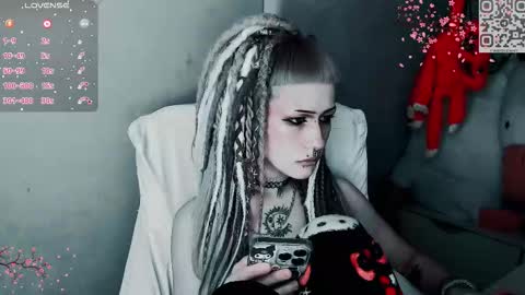 pronoun she. name Mary. age 21. online show from November 2025 11:46:02 AM