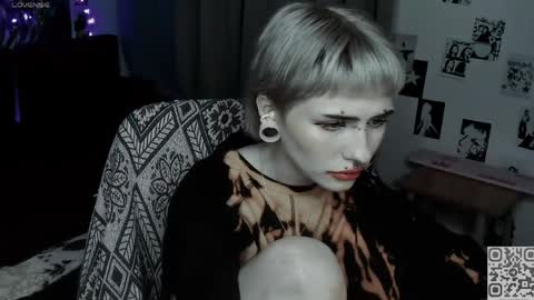pronoun she. name Mary. age 21. online show from May 2026 10:51:02 PM