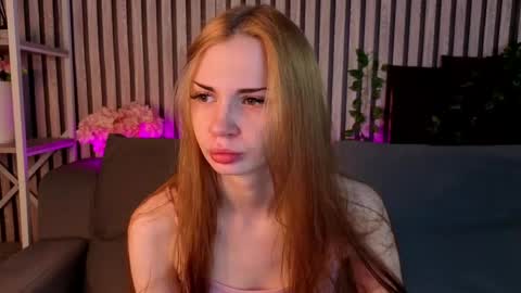 Snapshot of sayl0r_moon chatting on April 2026 09:25:01 AM Kira GMT 7 Mon Thu-Sun 0800am-0200pm online show from April 2026 09:25:01 AM