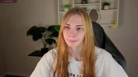 Snapshot of sayl0r_moon chatting on May 2026 09:26:02 AM Kira GMT 7 Mon Thu-Sun 0800am-0200pm online show from May 2026 09:26:02 AM