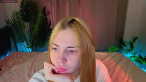 Snapshot of sayl0r_moon chatting on May 2026 09:14:01 AM Kira GMT 7 Mon Thu-Sun 0800am-0200pm online show from May 2026 09:14:01 AM