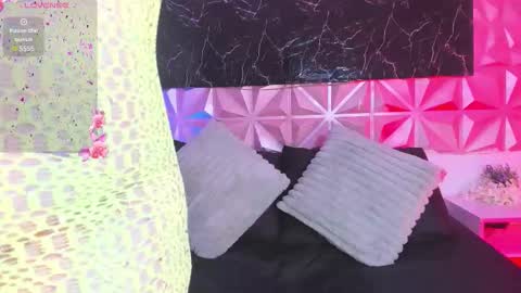 Scarlet  online show from February 2026 02:01:02 PM