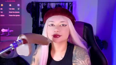 Snapshot of scarlet_gold chatting on June 2026 09:05:02 PM scarlet_gold online show from June 2026 09:05:02 PM