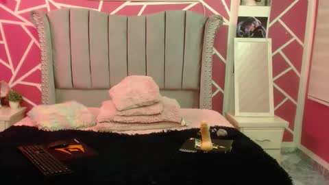 Snapshot of scarlet_sexy_1 chatting on March 2025 04:00:02 PM scarlet y melody online show from March 2025 04:00:02 PM