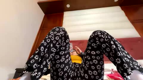 scarlet whisper online show from March 2026 10:25:01 PM