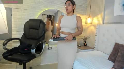 Snapshot of scarletbaker__ chatting on April 2026 11:07:01 PM Scarlet online show from April 2026 11:07:01 PM