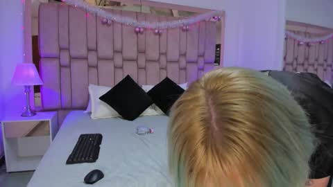 Scarlet online show from December 2025 08:04:02 PM