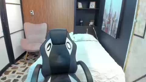 Scarlet online show from September 2025 09:05:01 PM