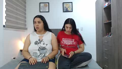 Scarlett and Jazmin online show from April 2026 11:20:01 AM
