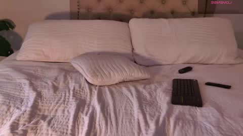 Snapshot of scarlett_grand chatting on October 2025 10:18:01 PM Scarlett Grand online show from October 2025 10:18:01 PM