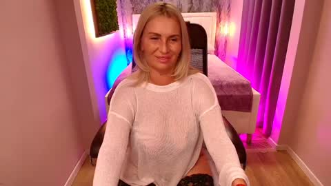 Snapshot of scarlett_mai chatting on February 2025 02:47:02 PM Scarlett online show from February 2025 02:47:02 PM