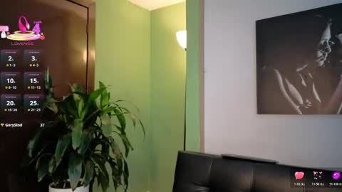 Snapshot of scarlett_moore_ chatting on May 2026 08:13:02 PM Scarlett online show from May 2026 08:13:02 PM