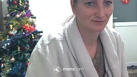 Snapshot of scarlett_queen01 chatting on January 2025 02:14:01 AM scarlett_queen01 online show from January 2025 02:14:01 AM