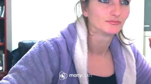 Snapshot of scarlett_queen01 chatting on February 2025 03:34:02 AM scarlett_queen01 online show from February 2025 03:34:02 AM