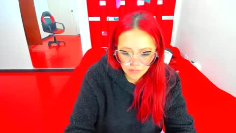 scarlett_red_11 online show from May 2026 05:07:02 PM