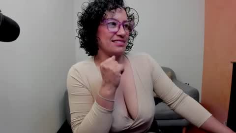 Snapshot of scarlett_sax chatting on June 2026 10:34:02 PM Scarlett sax online show from June 2026 10:34:02 PM