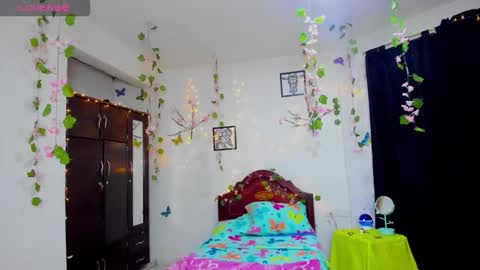 Snapshot of scarlett_summers_ chatting on March 2026 01:22:01 AM Scarlett Summers online show from March 2026 01:22:01 AM