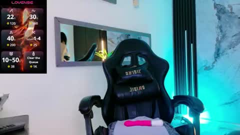 Snapshot of scarlettt_jones chatting on June 2026 11:14:01 PM scarlettt_jones online show from June 2026 11:14:01 PM