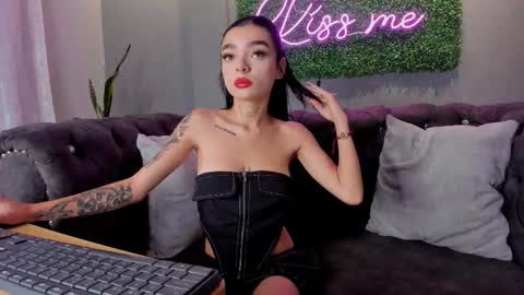 Scarlet online show from October 2025 03:22:01 PM