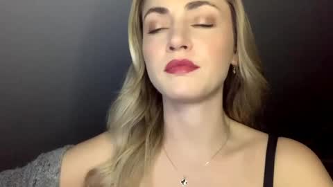 Snapshot of scarlettxblonde chatting on May 2026 08:26:02 PM ScarlettxBlonde online show from May 2026 08:26:02 PM
