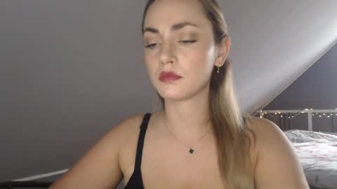 Snapshot of scarlettxblonde chatting on June 2026 07:03:02 AM ScarlettxBlonde online show from June 2026 07:03:02 AM