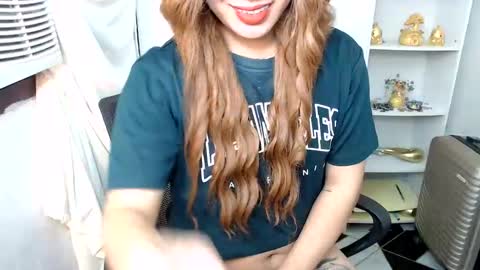 Queen Scarlet online show from January 2025 10:49:02 AM