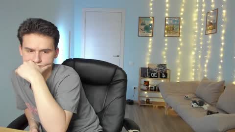 Thomas brunette and Alex blond online show from December 2024 12:27:01 PM