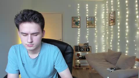 Thomas brunette and Alex blond online show from December 2024 02:21:01 PM