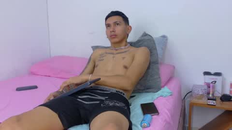Snapshot of scook_gray chatting on June 2026 12:48:02 AM scook_gray online show from June 2026 12:48:02 AM