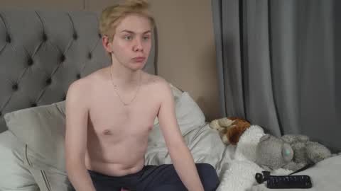 Snapshot of scottish_twink01 chatting on February 2026 01:37:01 AM danny online show from February 2026 01:37:01 AM