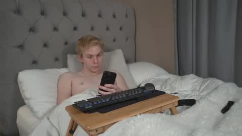 Snapshot of scottish_twink01 chatting on March 2026 01:44:02 AM danny online show from March 2026 01:44:02 AM