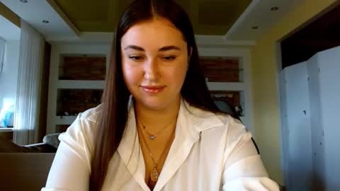 Elizabeth  online show from September 2025 06:51:02 AM