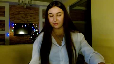 Elizabeth  online show from December 2025 01:37:02 PM