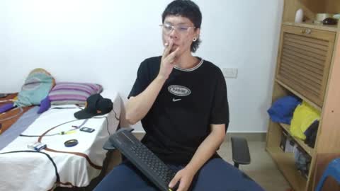 Sebas online show from April 2026 01:02:02 PM