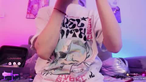     .  INDEPENDENT MODEL online show from February 2026 01:01:02 PM