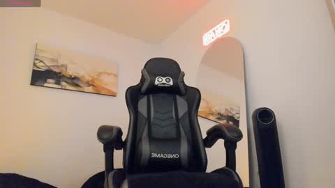 Lucian Sinclair online show from January 2025 12:37:01 AM