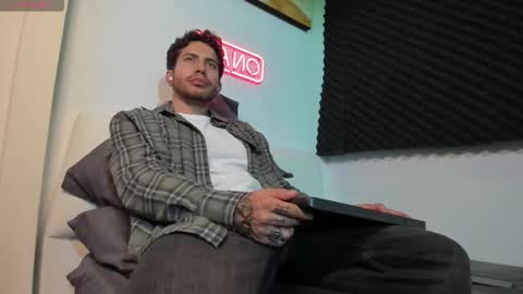 Lucian Sinclair online show from November 2025 03:17:02 AM