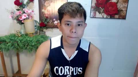 Snapshot of seductive_maxxx chatting on May 2026 06:24:02 PM Max online show from May 2026 06:24:02 PM